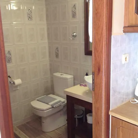 Iro Budget Studio Apartman Hriszí Aktí Haniá